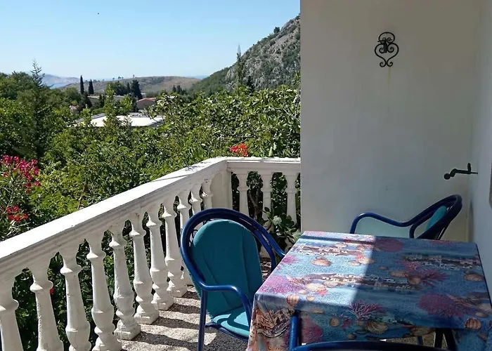 Vesela Vila